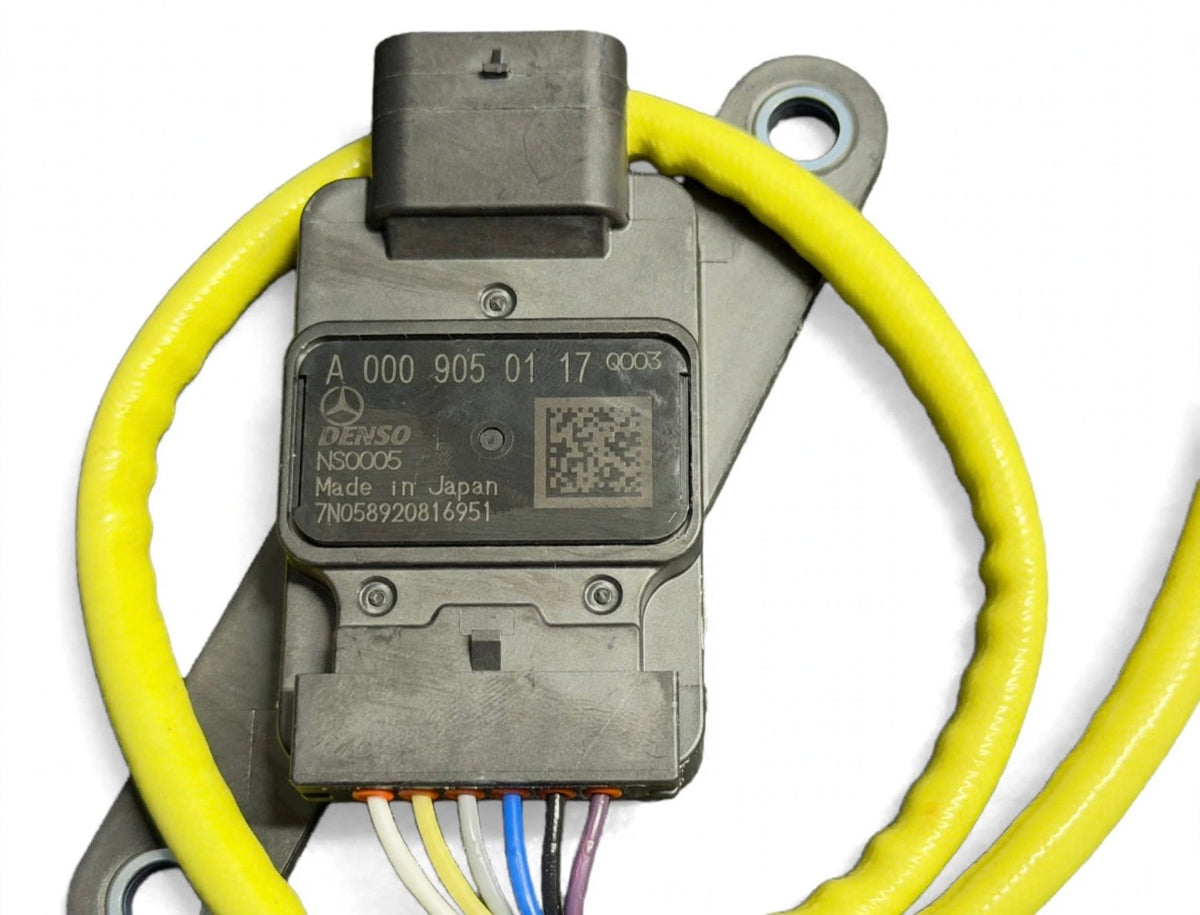 Mercedes NOx Sensor A0009050117 Q003 NEU DENSO Original